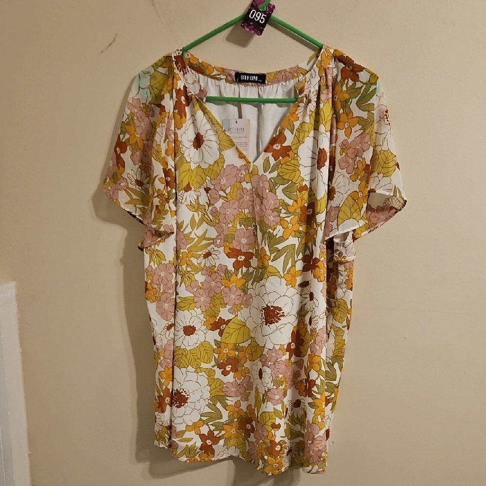 BTFBM Floral V Neck Flutter Sleeve Blouse. NWT.